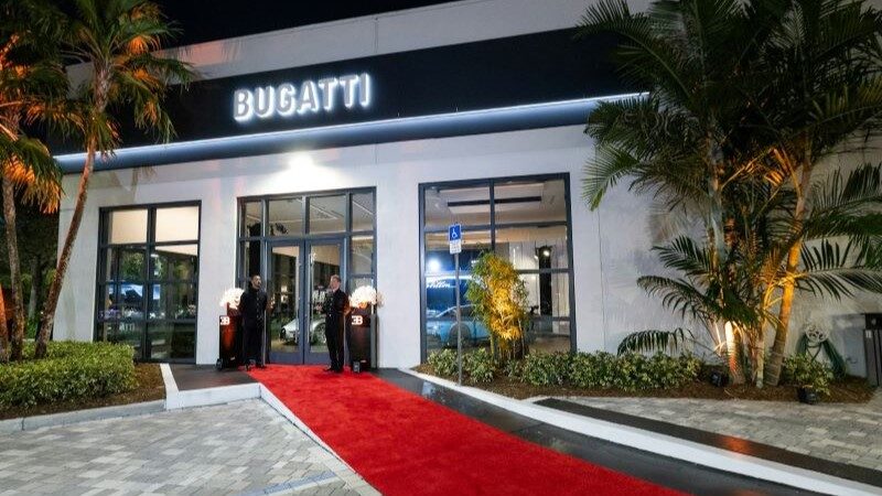 02 bugatti-broward-hipercarros-luxo-miami-beach-evento-florida-carro-W16-mistral-tourbillon-eua-concessionária-Showroom-Opening